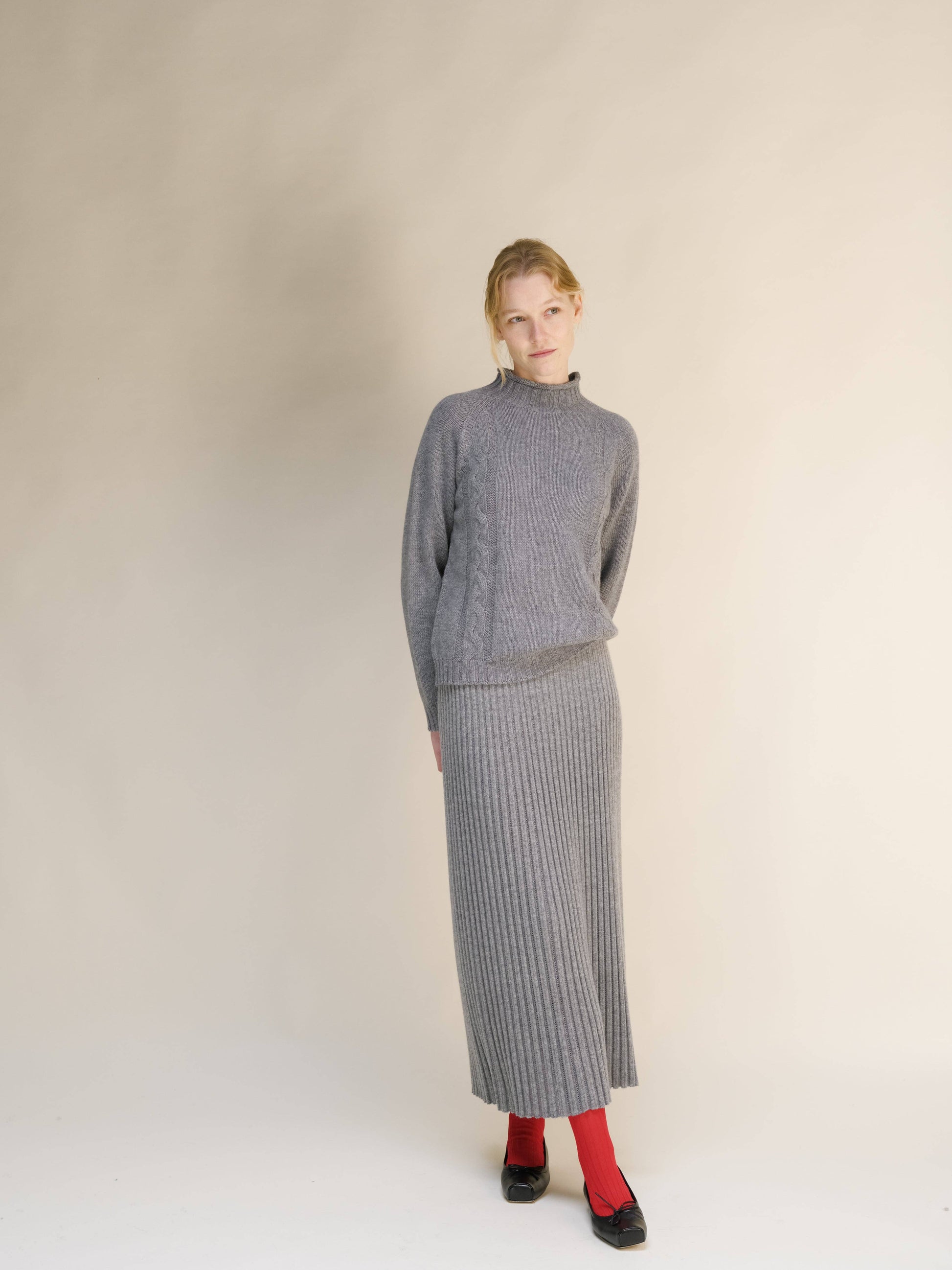 Gonna traforata in misto cashmere con maglia 3D