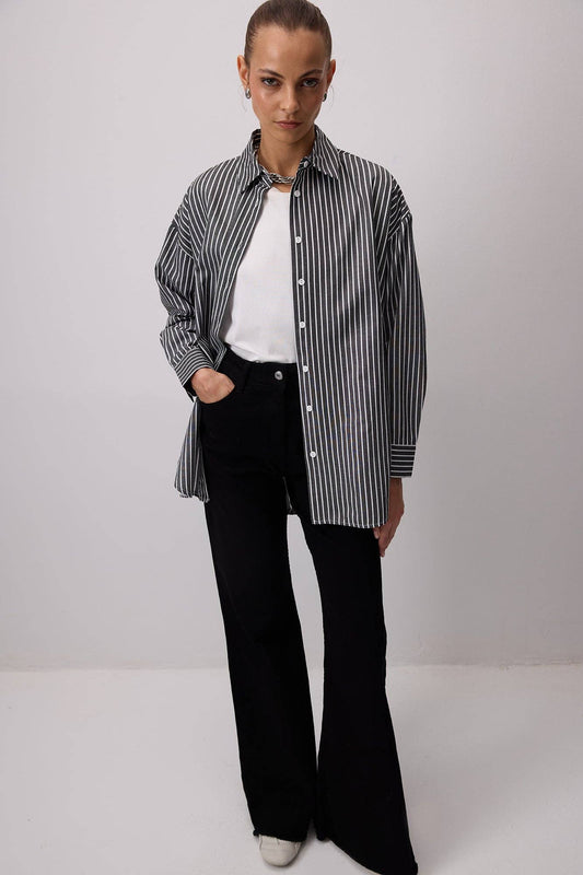Camicia oversize a righe sottili in misto cotone