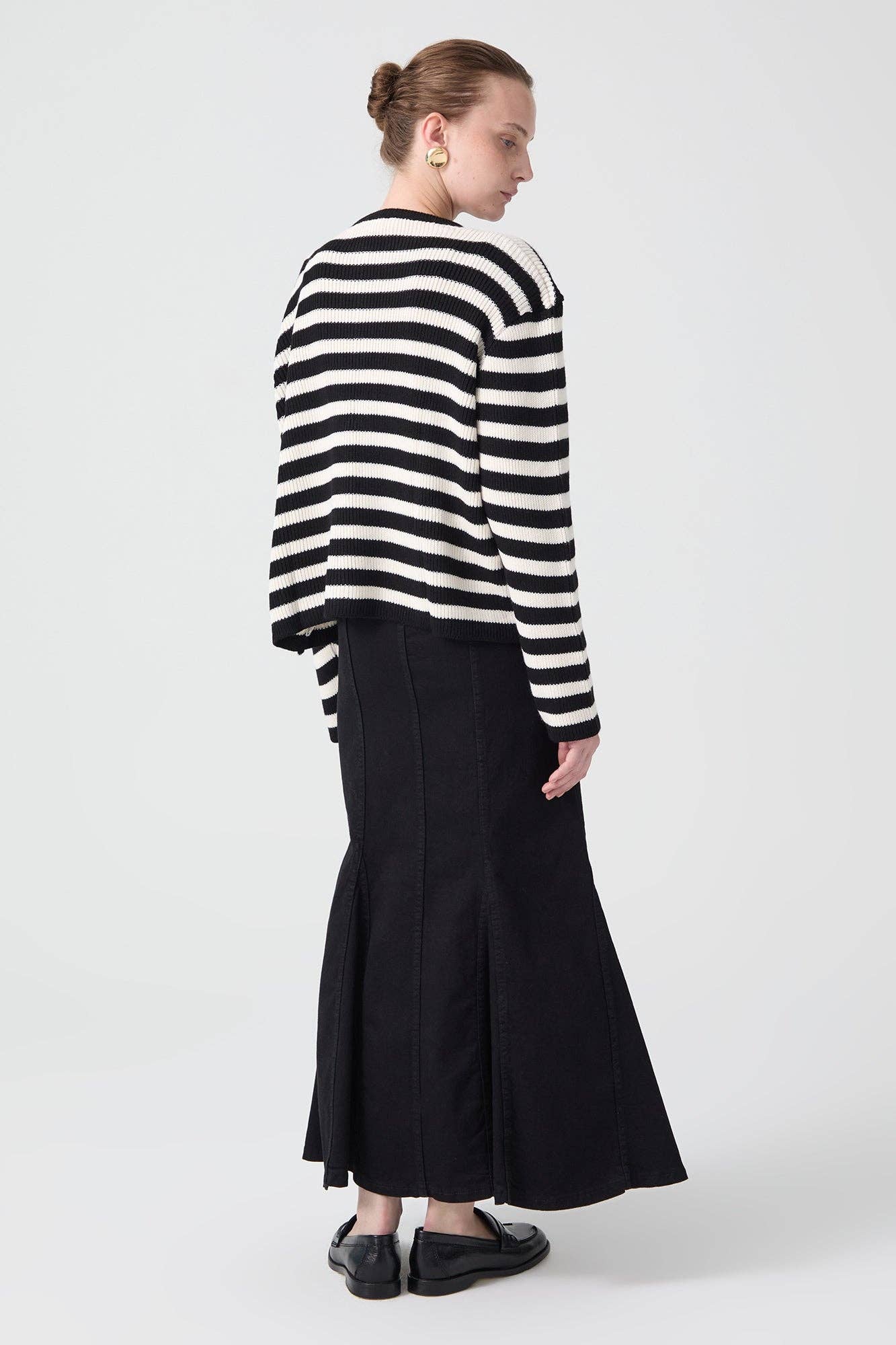 Cardigan corto a righe con bottoni dorati
