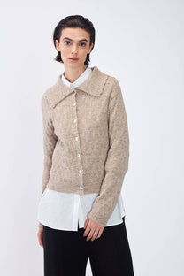 Cardigan in maglia con collo lungo e bottoni