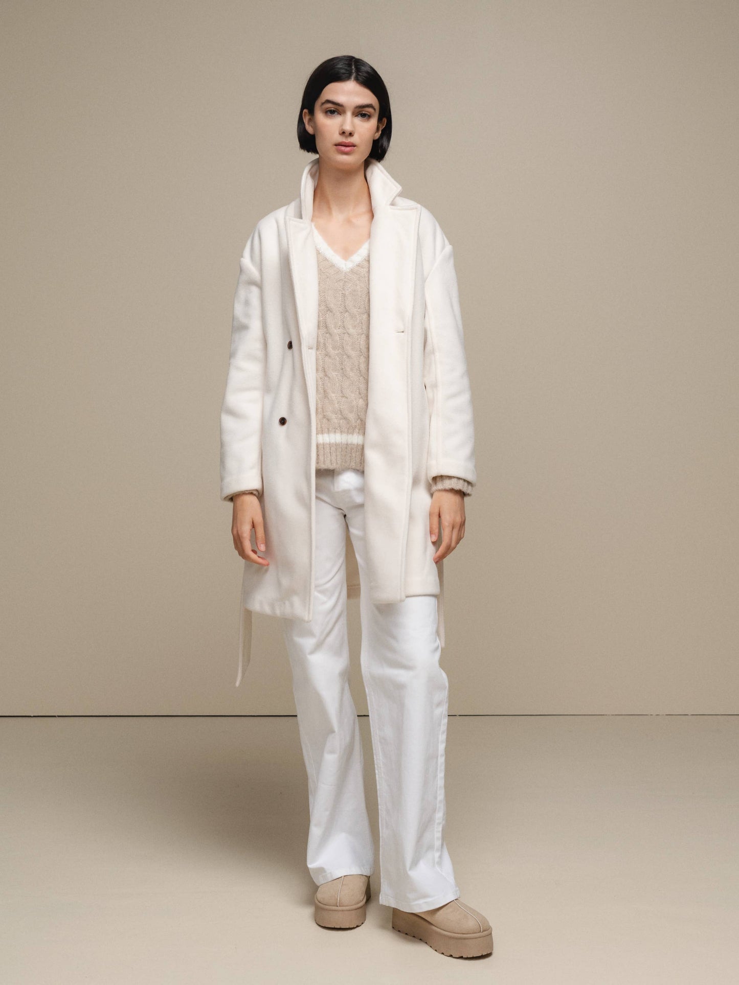 Cappotto doppiopetto con cintura da donna