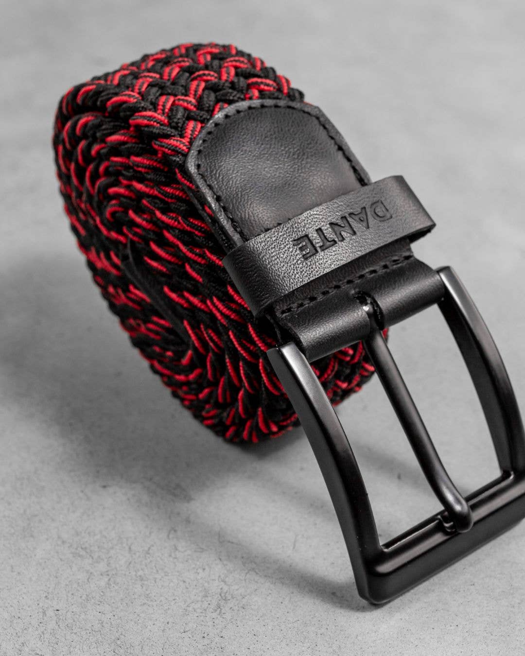 Cintura elastica intrecciata rosso e nero con fibbia