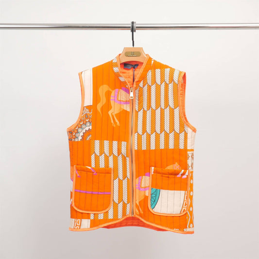 Gilet trapuntato smanicato con stampa cavalli