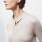 Maglione in maglia rasata con fiocco e scollo a V