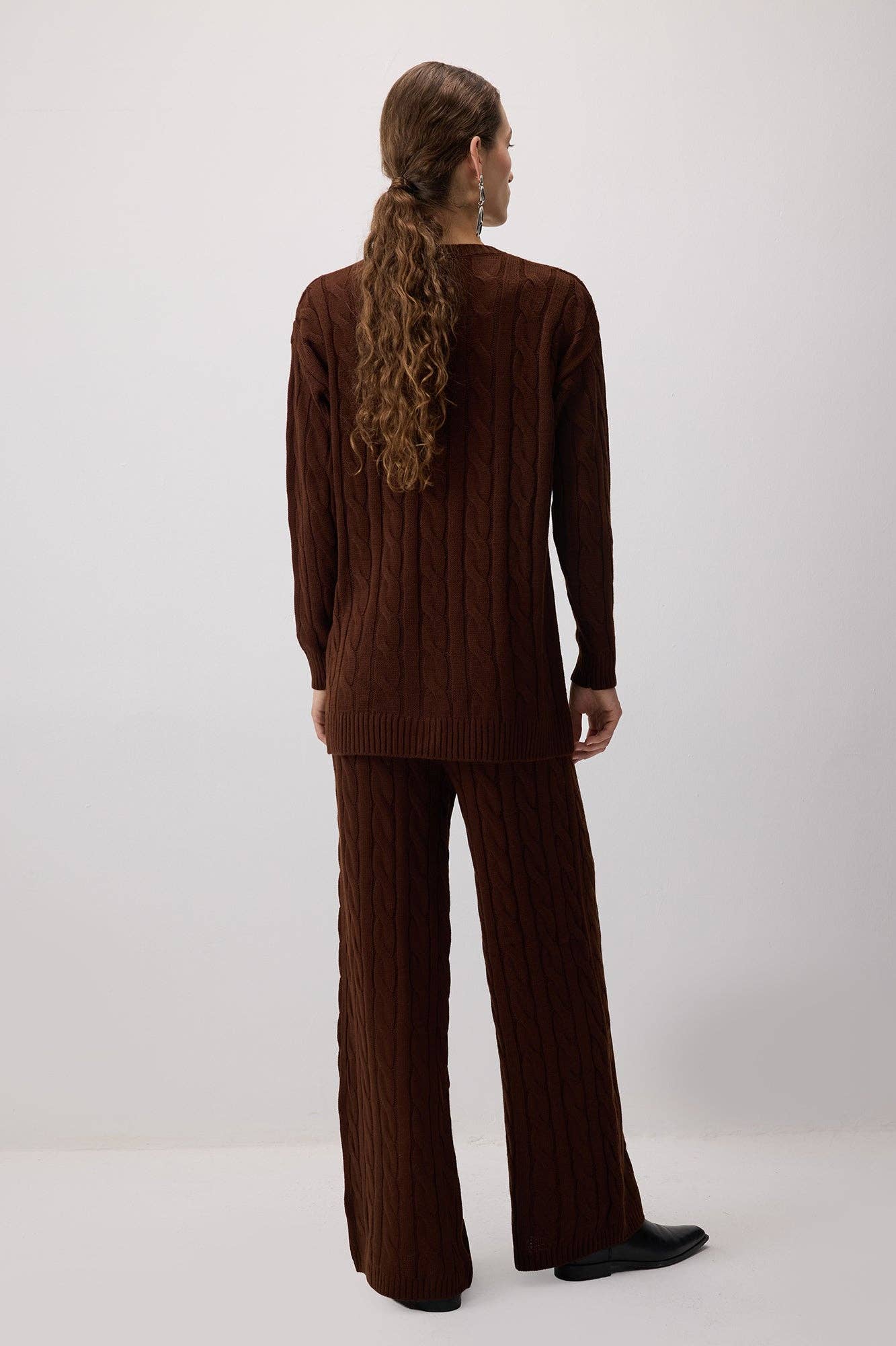 Set maglia e pantaloni in maglia a trecce