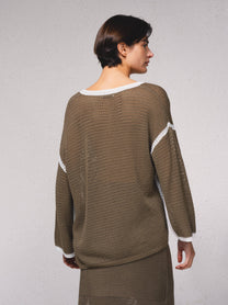 Maglione in maglia traforata con dettagli a contrasto e scollo a V