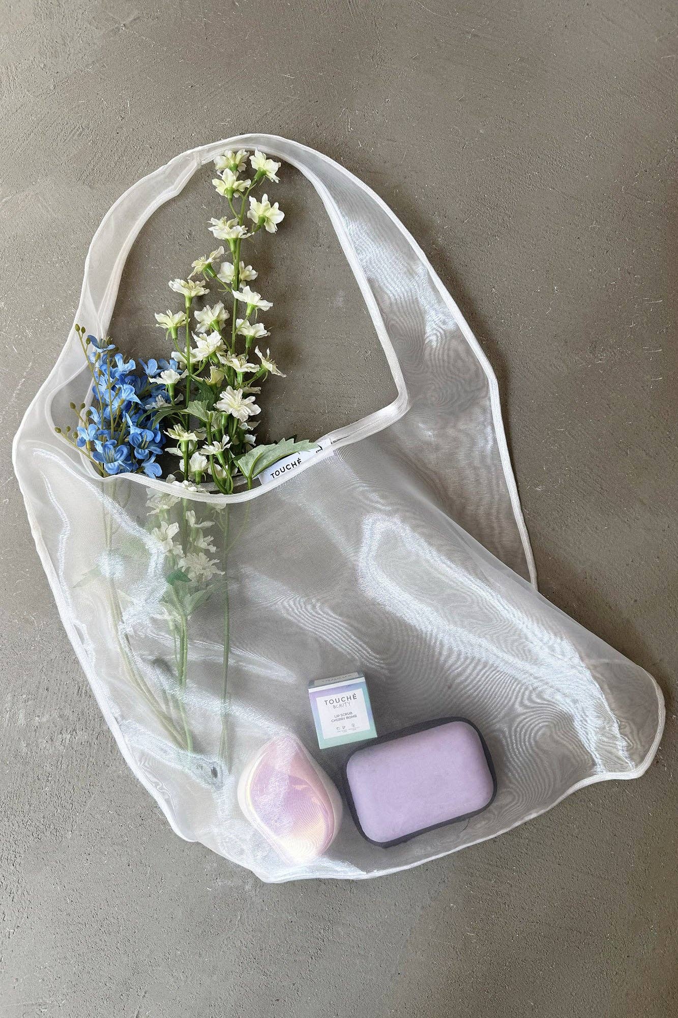 Borsa a spalla in organza trasparente con maxi spallacci