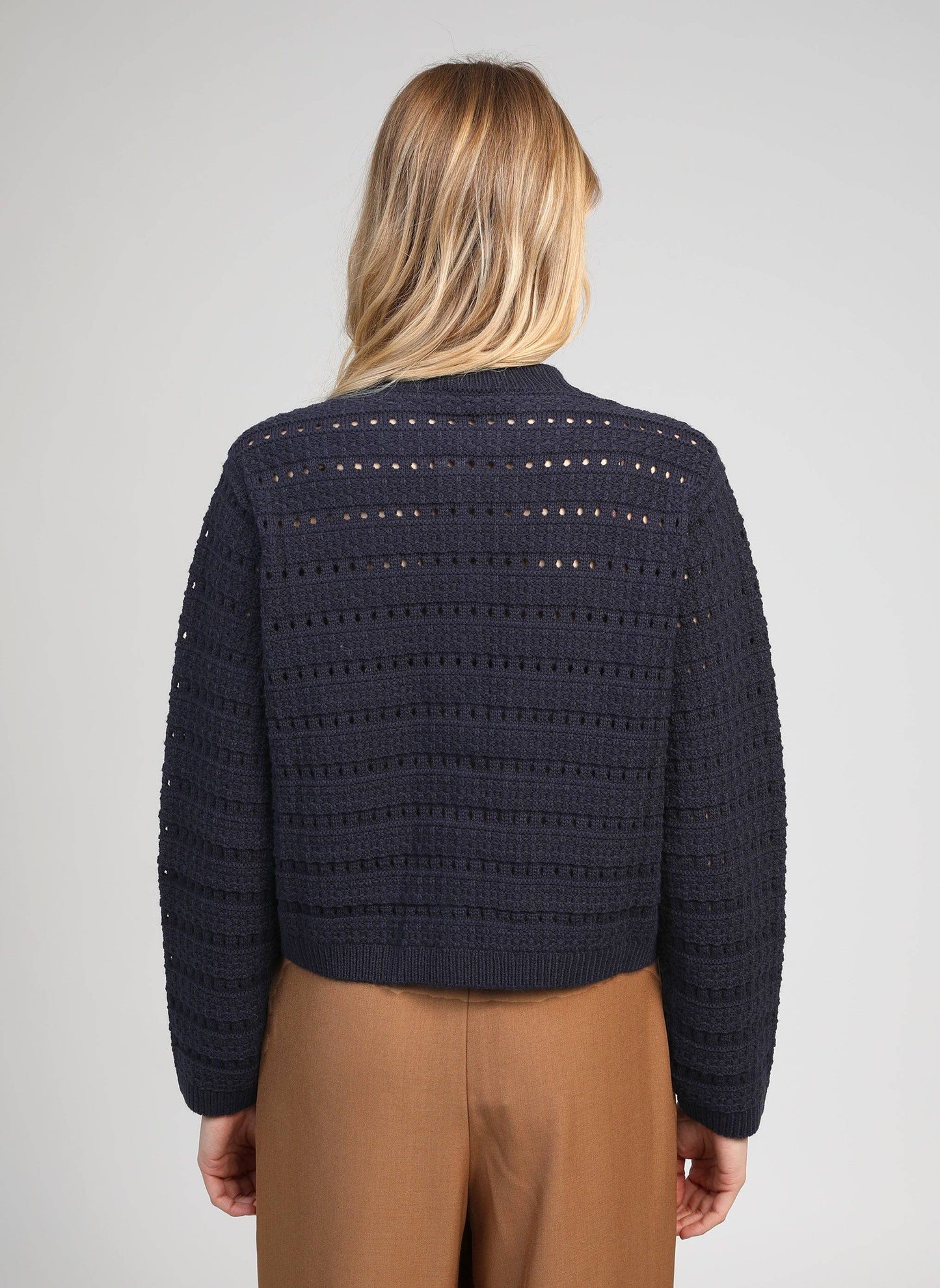 Cardigan in maglia traforata blu navy con bottoni dorati