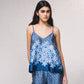 Top in raso stampato blu con spalline sottili