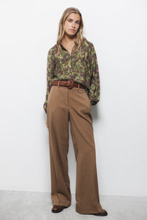 Pantaloni dritti eleganti con tasche oblique