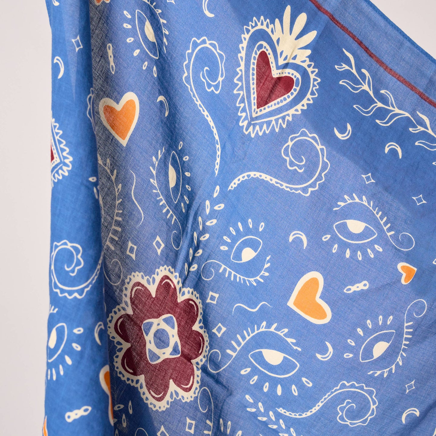 Piccolo foulard in cotone biologico con stampa grafica blu