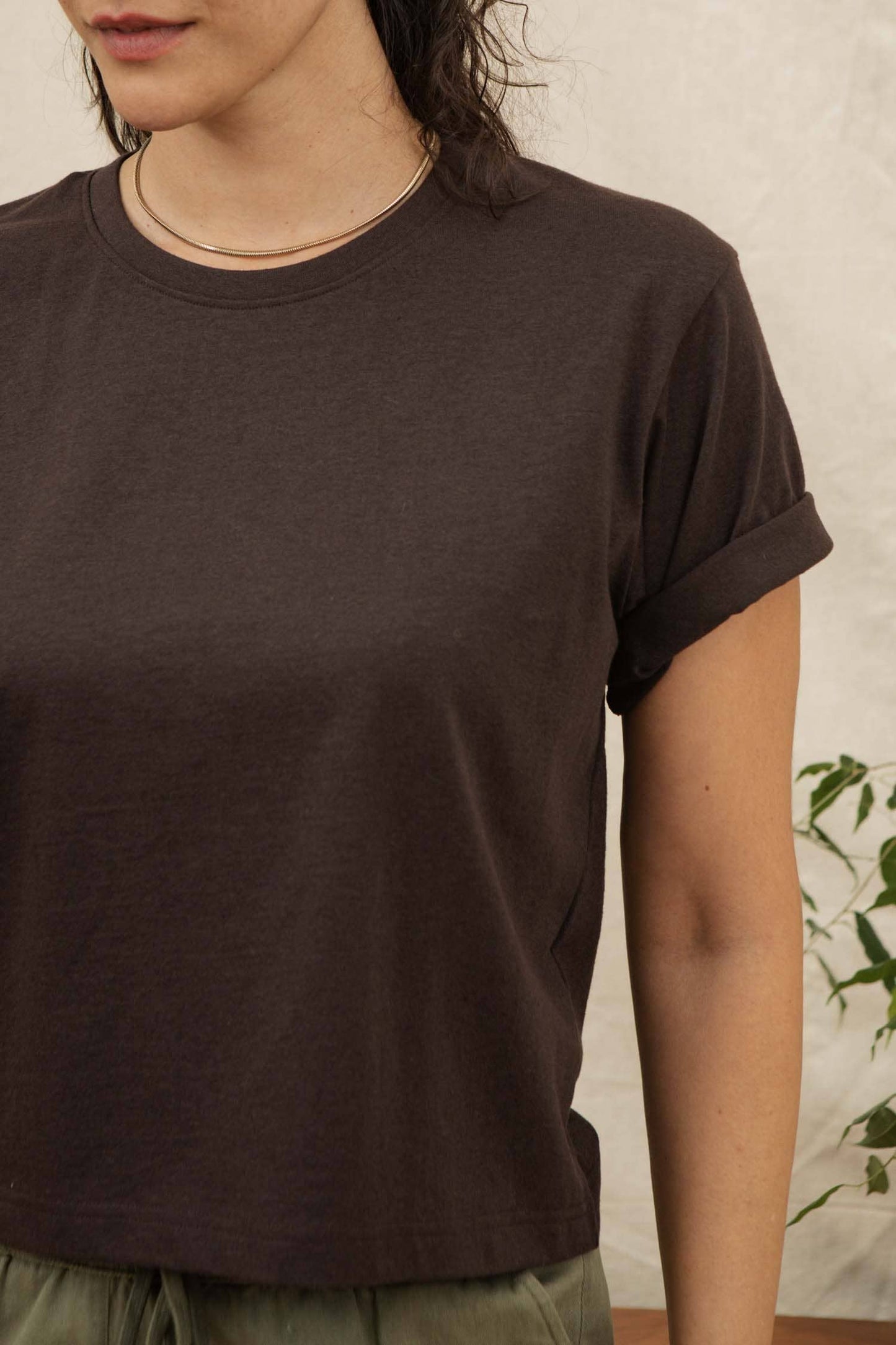 T-shirt boxy in cotone riciclato color tartufo
