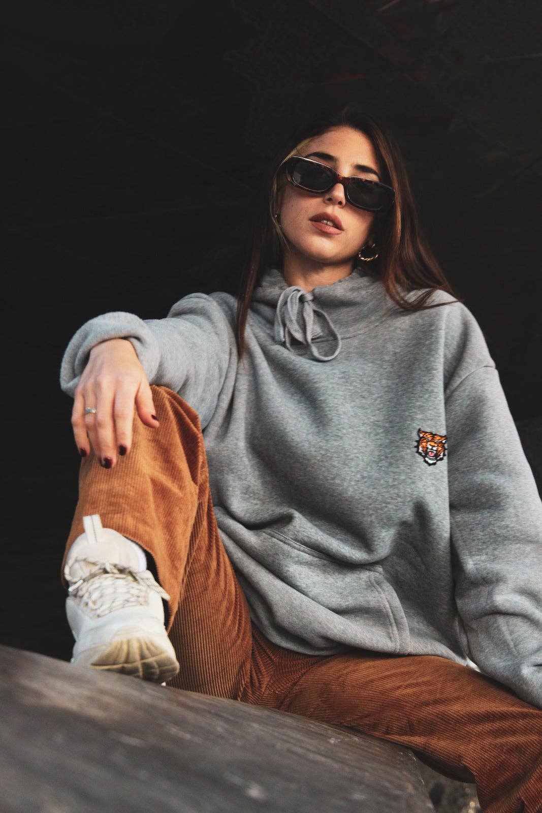 Felpa oversize unisex grigia con cappuccio