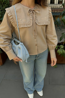 Camicia in misto cotone con maxi colletto marinara e volant