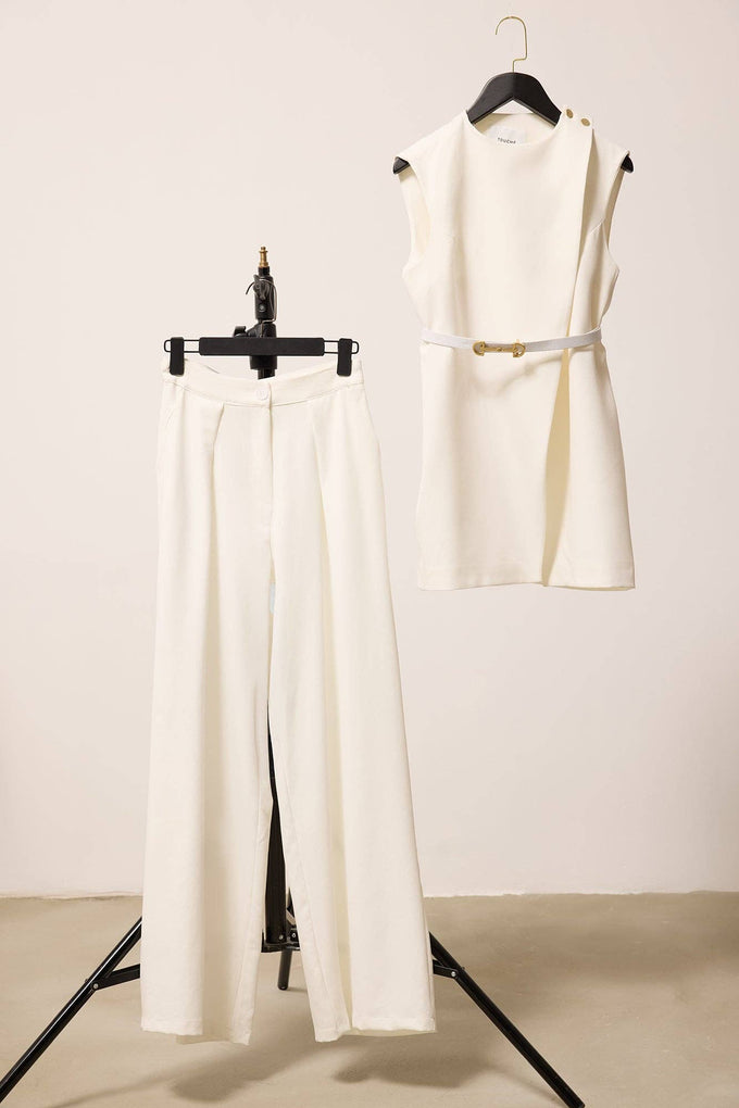 Completo tailleur avorio con gilet lungo e pantaloni palazzo