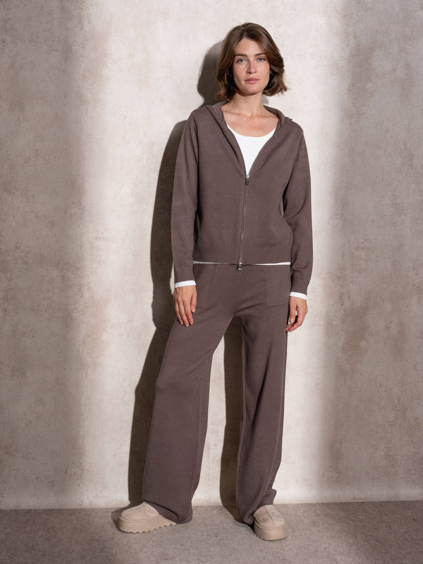 Completo in maglia due pezzi con felpa zip e pantaloni