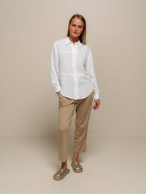 Camicetta oversize con bottoni frontali e colletto classico