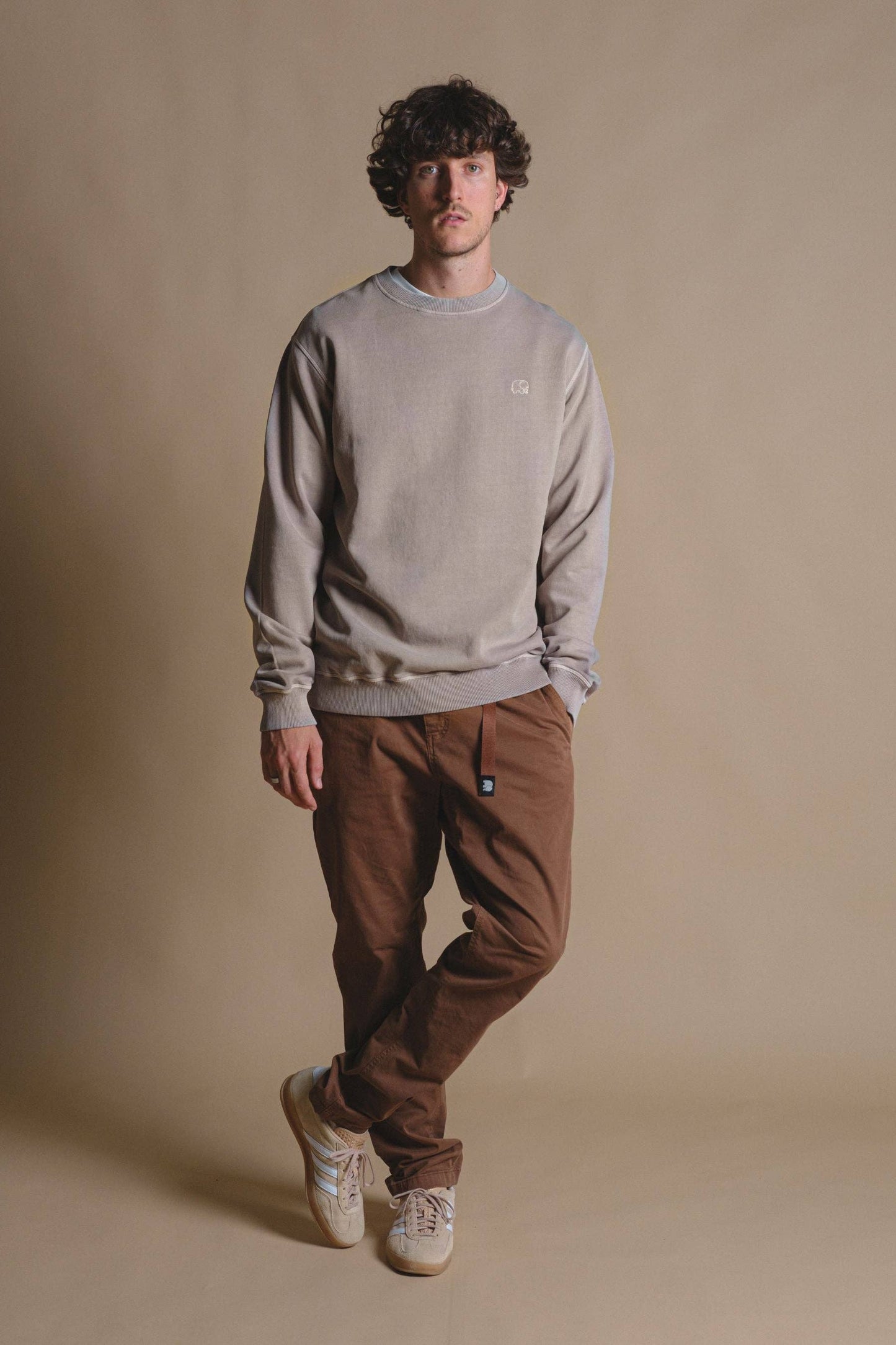 Maglione pesante in cotone biologico tinto a pigmento grigio