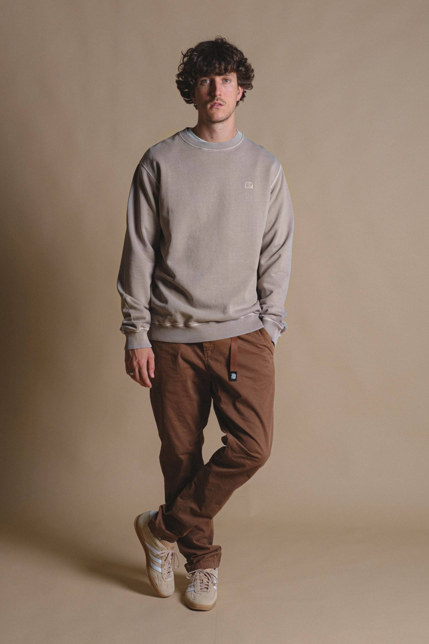 Maglione pesante in cotone biologico tinto a pigmento grigio