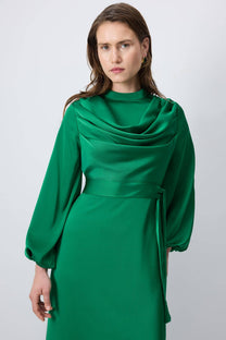 Abito lungo in raso drappeggiato verde smeraldo