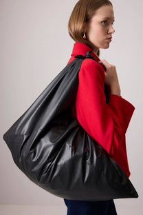 Borsa a spalla oversize in ecopelle nera