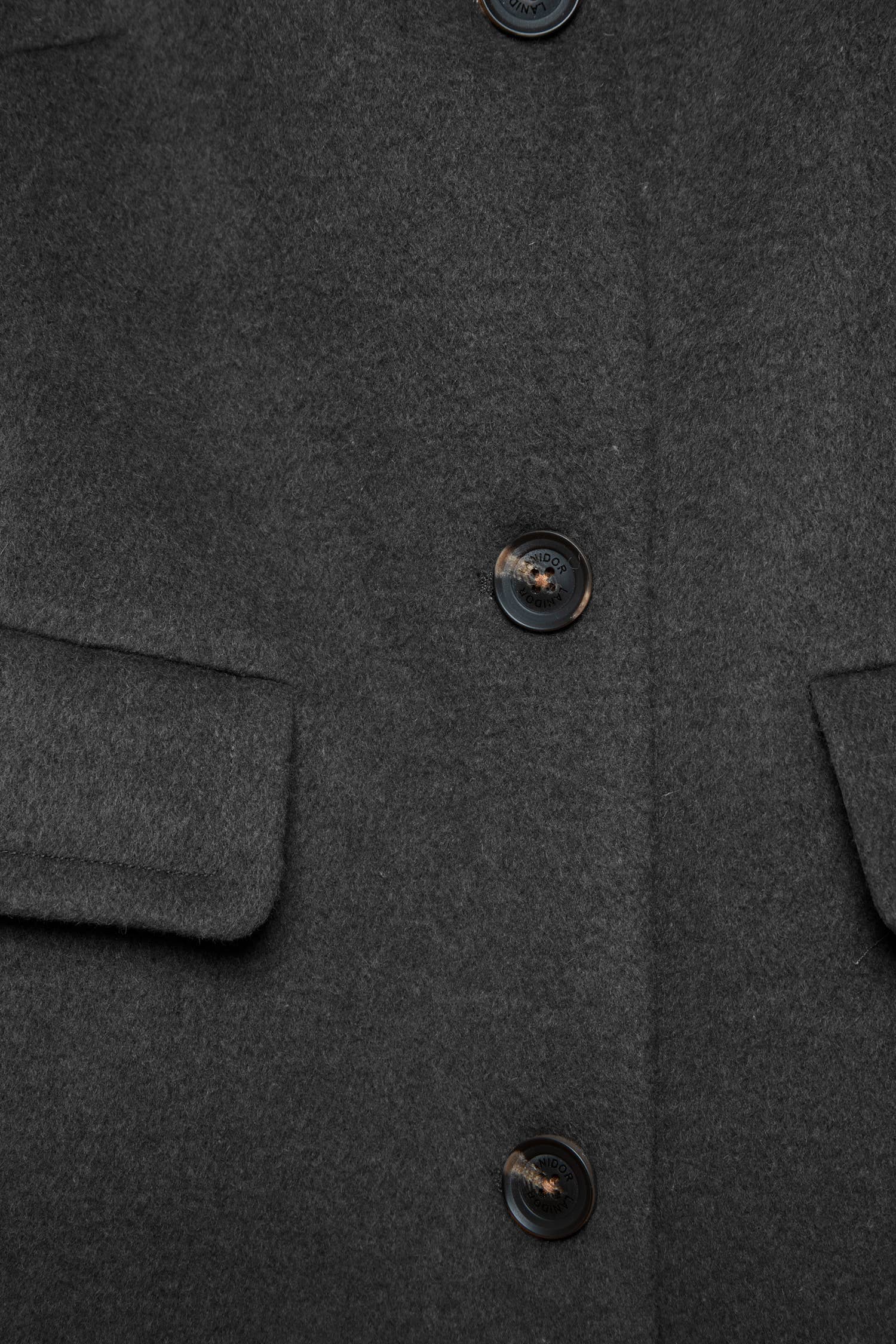 Cappotto lungo minimal con colletto classico