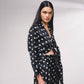 Blusa satinata a pois con fiocco