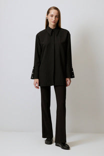 Camicia a righe con polsini larghi