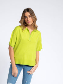 Polo in maglia leggera con scollo a V e profili a contrasto
