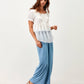 Blusa a balze bicolor con scollo elasticizzato