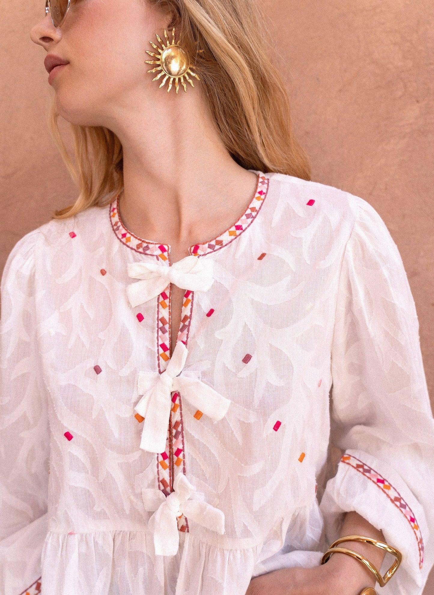 Camicia Servane ecru in voile di cotone con fiocchi