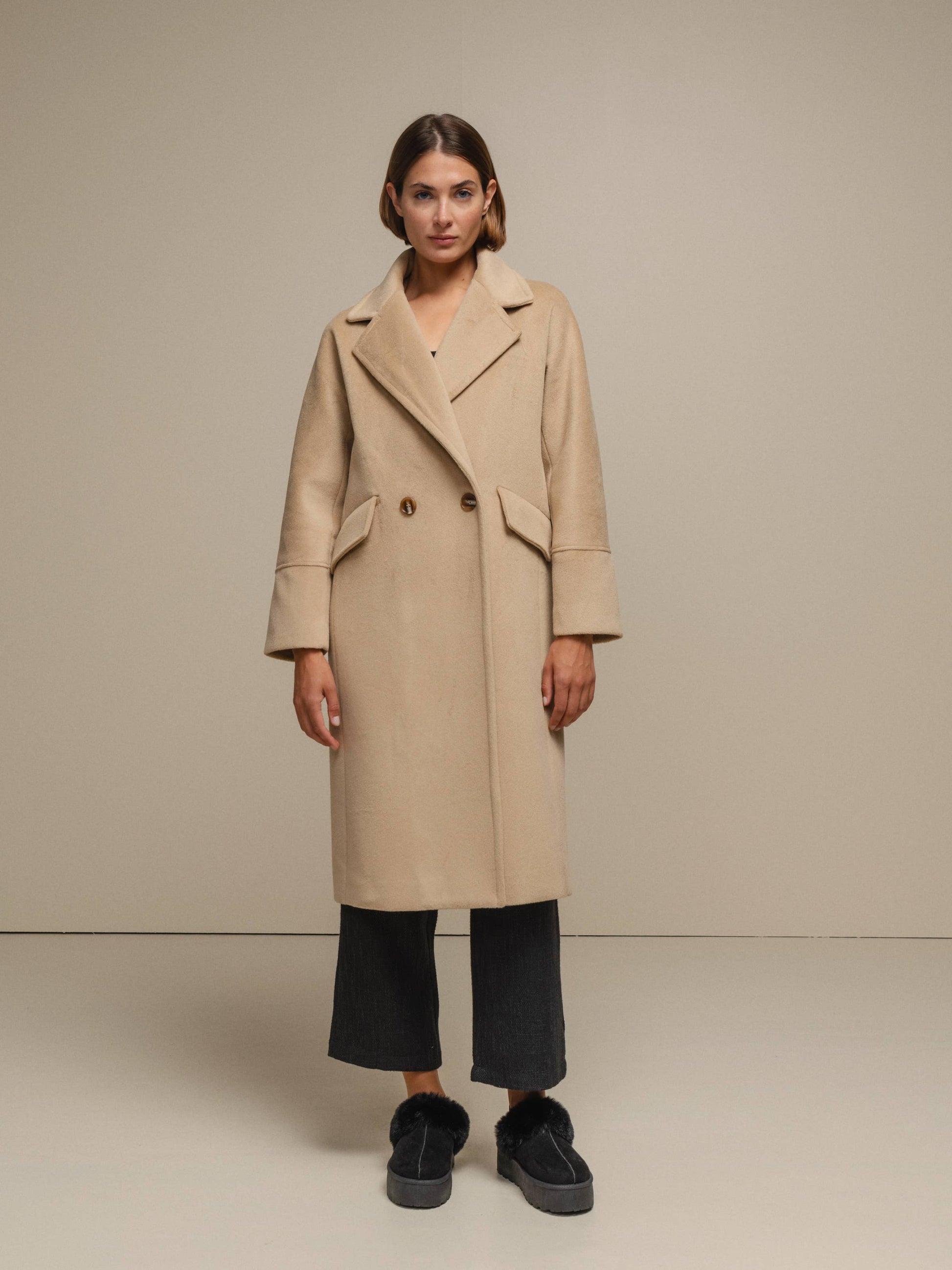 Cappotto doppiopetto color cammello da donna