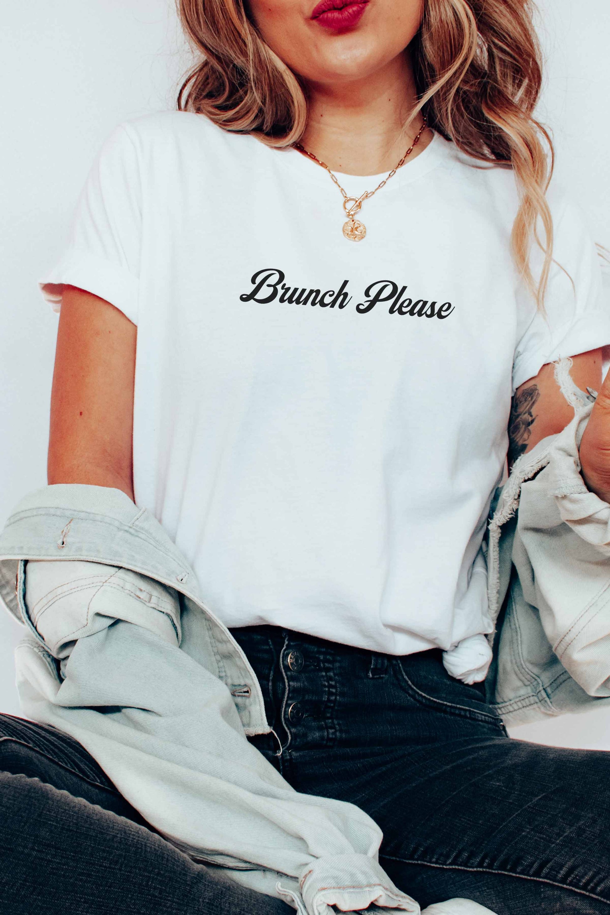 T-shirt grafica "Brunch Please" in cotone