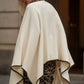 Poncho in lana con bordatura a contrasto
