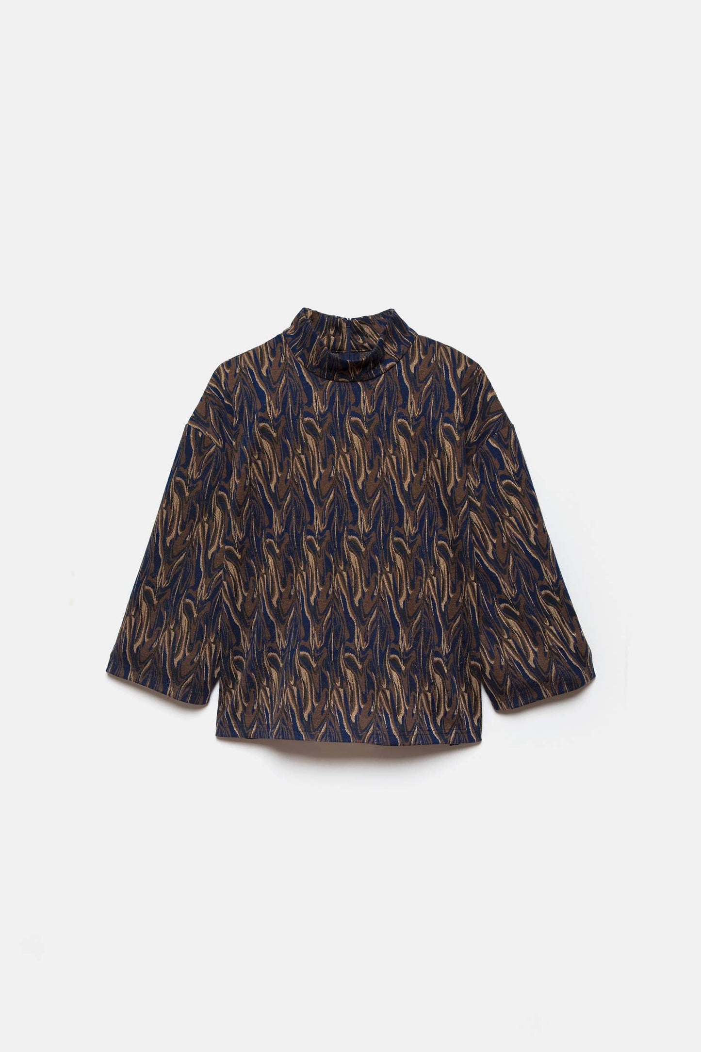 Blusa stampata con collo alto
