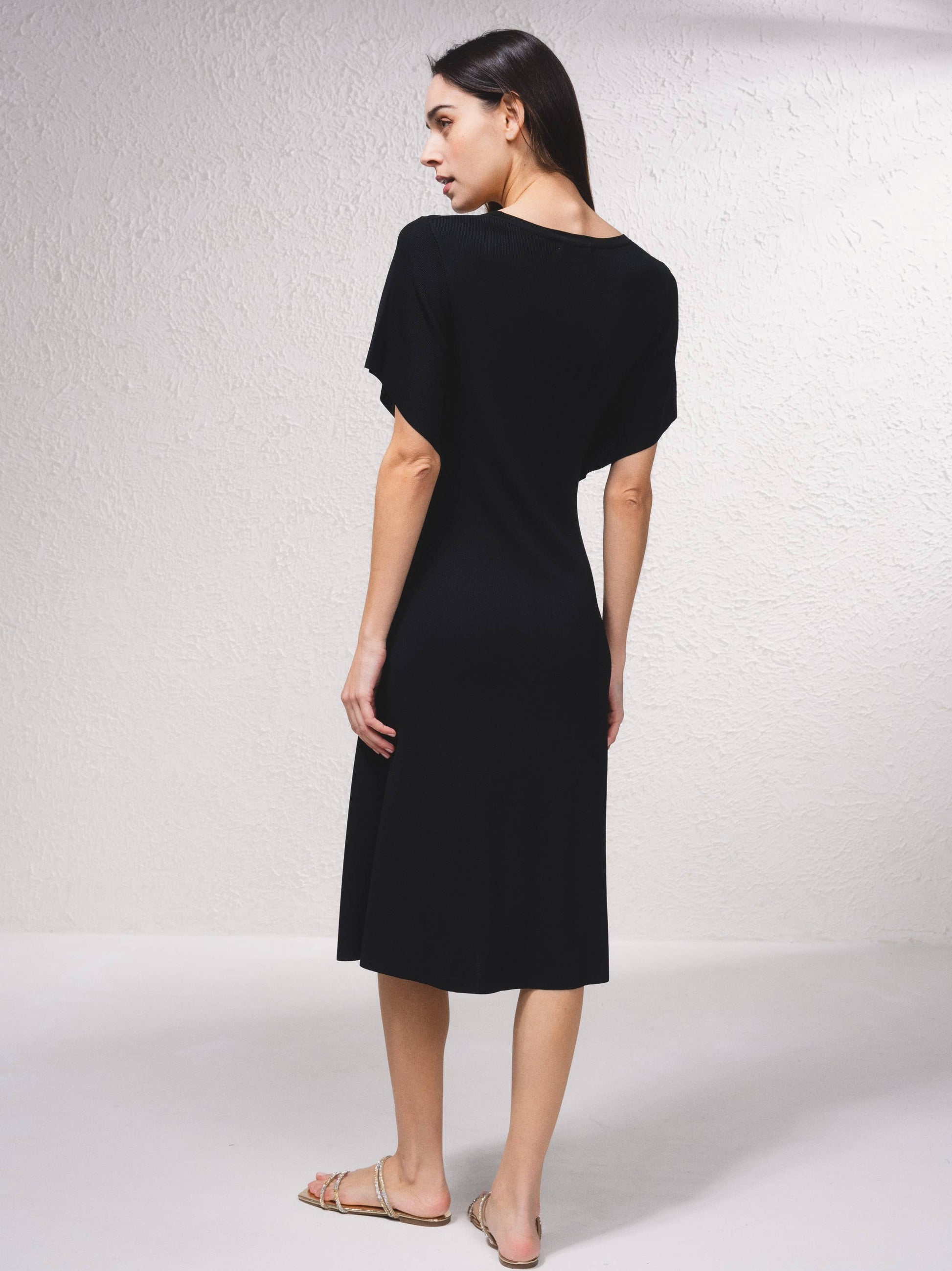 Abito midi in maglia a coste con maniche fluide
