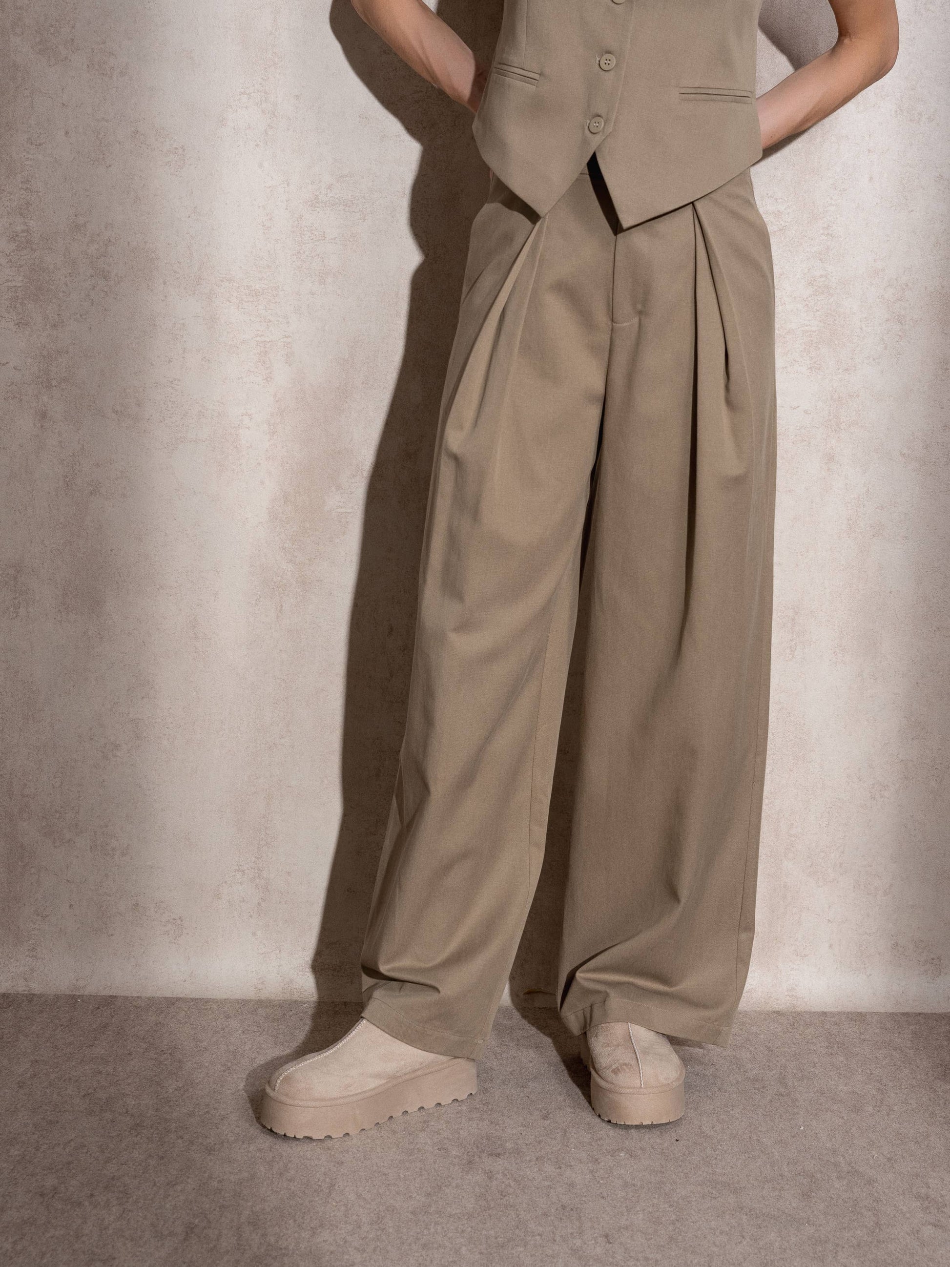 Pantaloni a palazzo con pinces in viscosa e cotone