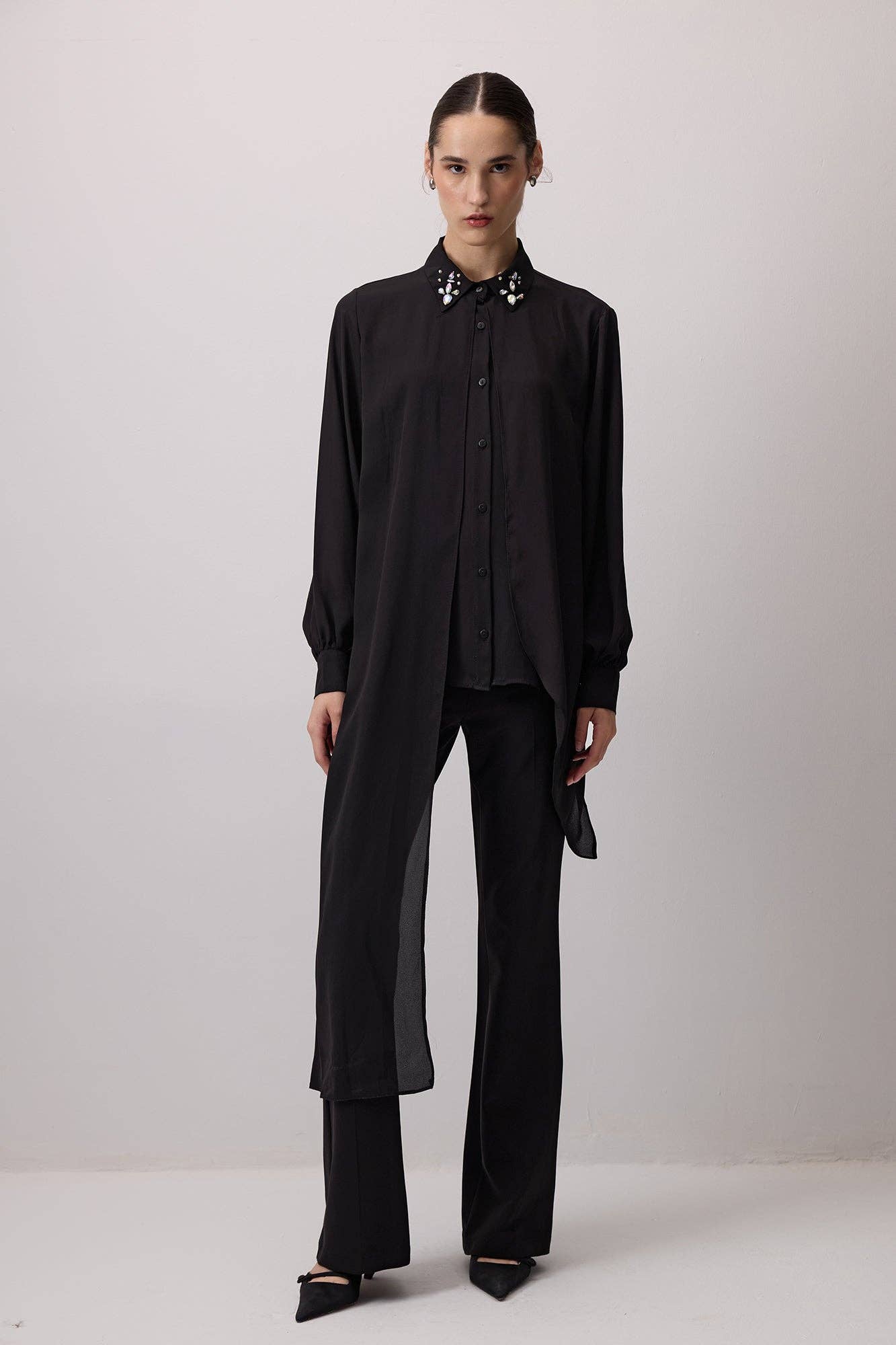 Camicia in chiffon con colletto gioiello