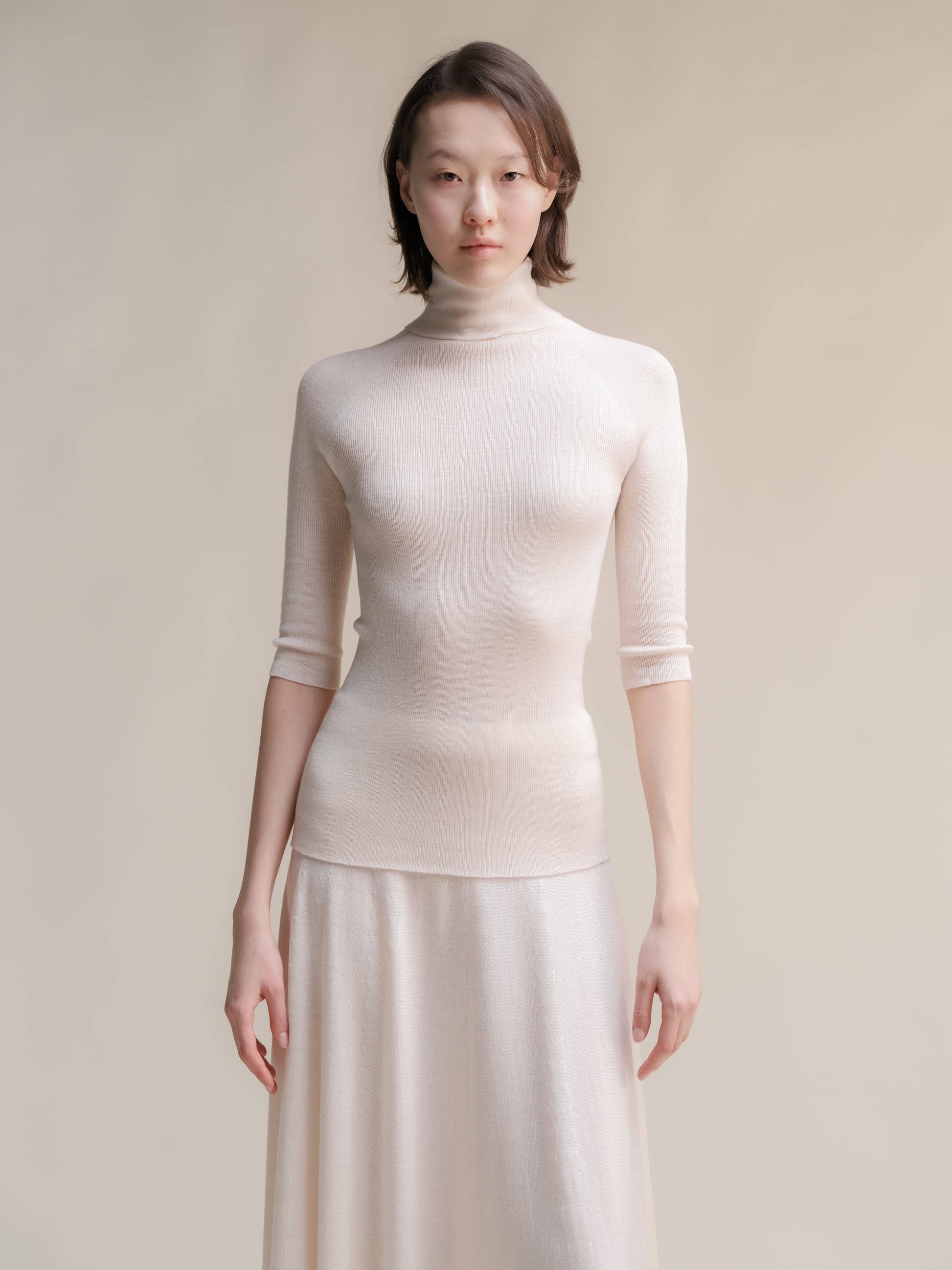Dolcevita a coste in lana merino extrafine con manica 3/4