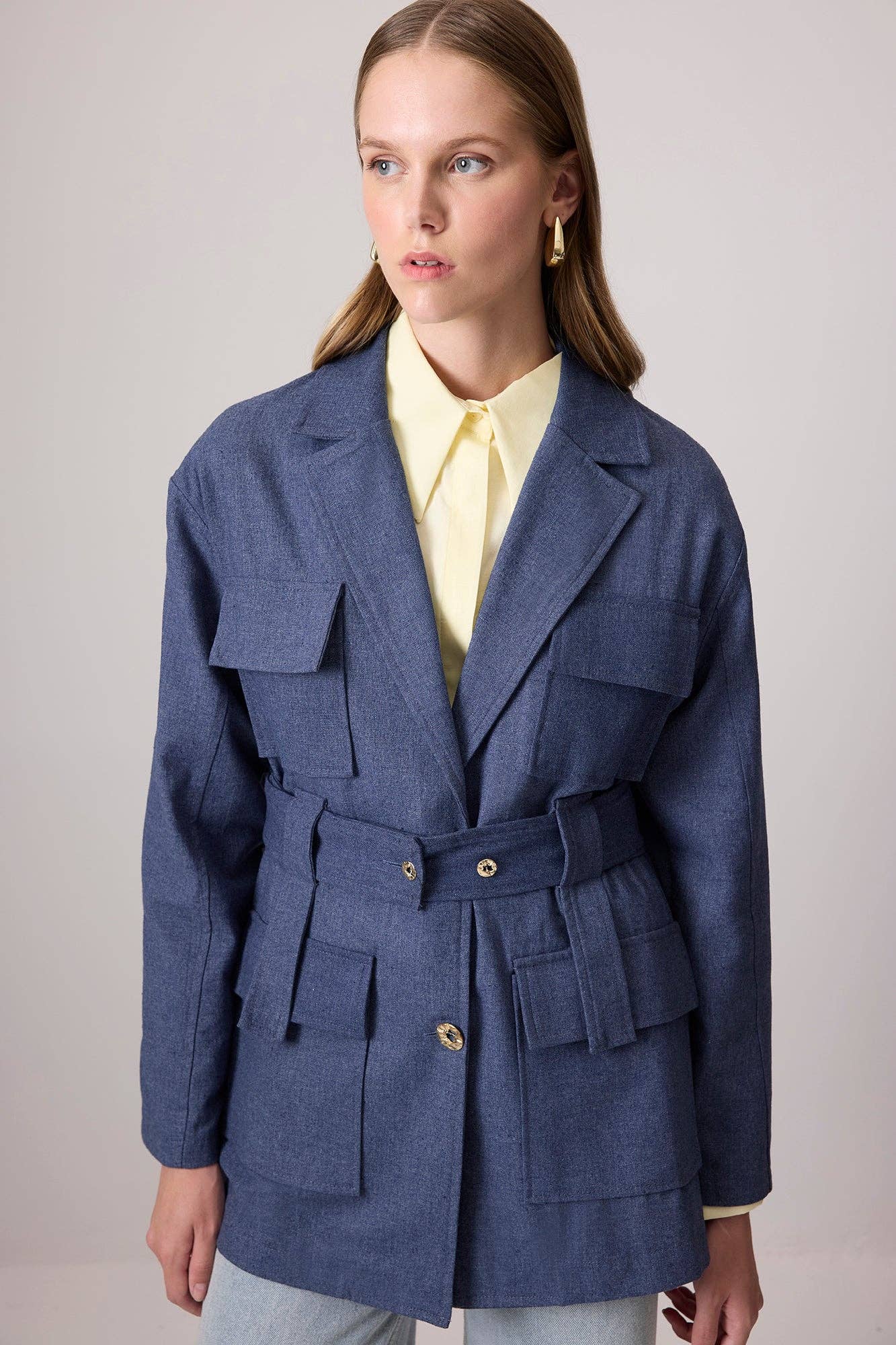 Giacca utility in lino blu navy con cintura e tasche