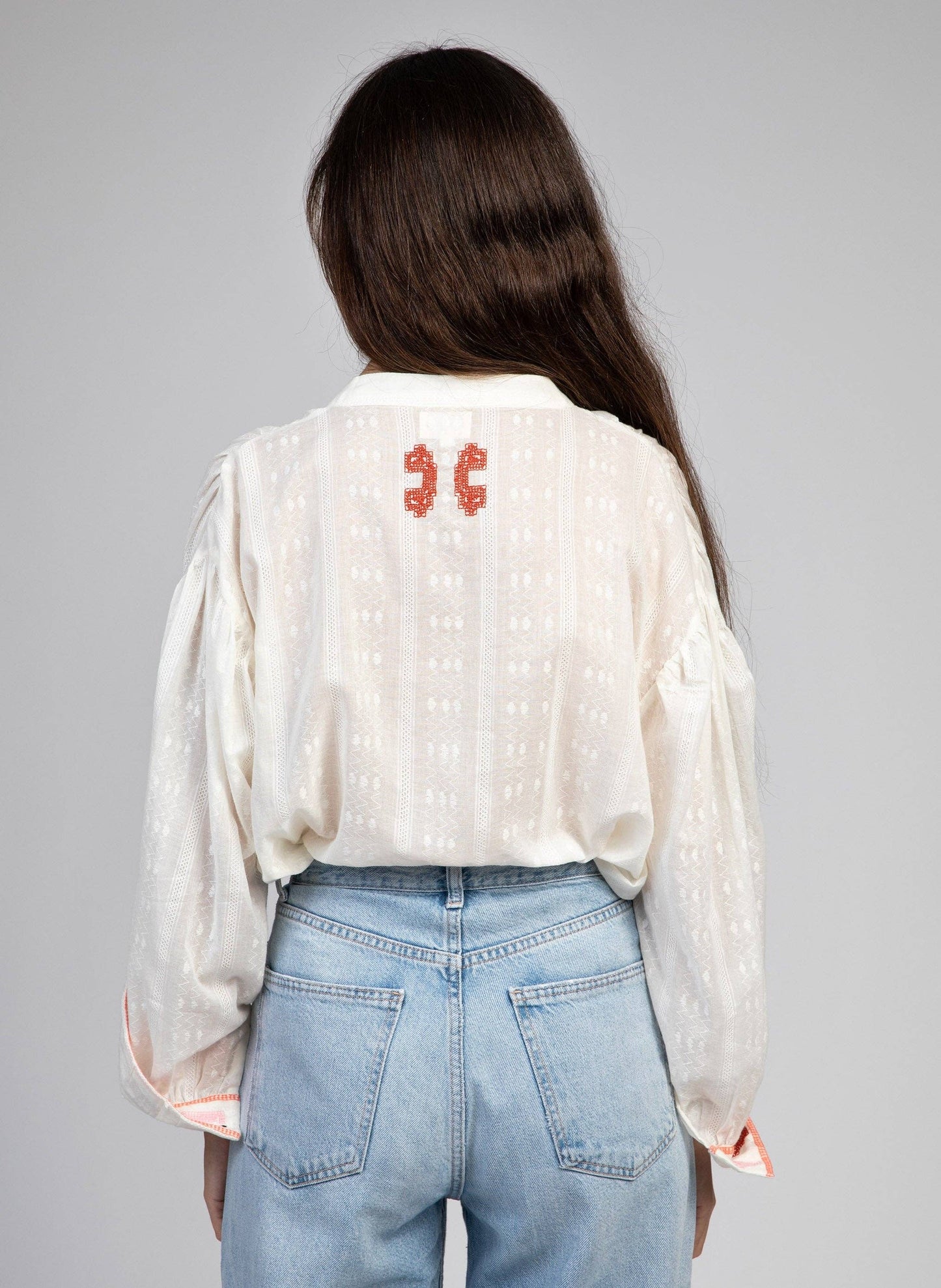 Camicia ricamata in voile di cotone ecrù