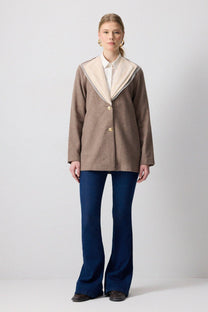 Giacca in feltro con maxi colletto in organza