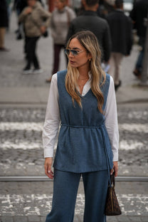 Tunica in maglia con cintura e scollo a V