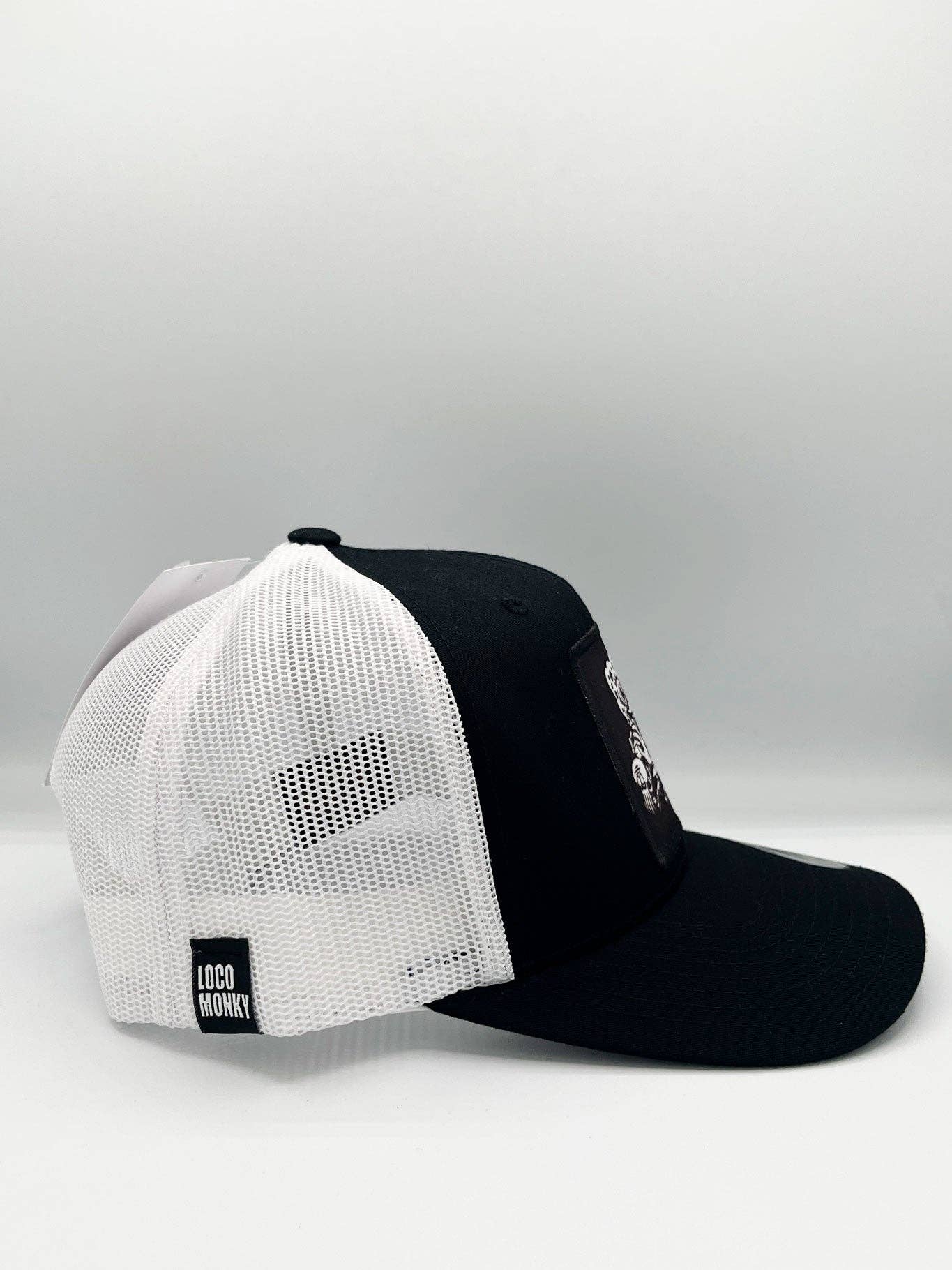 Cappellino trucker nero con patch grafica