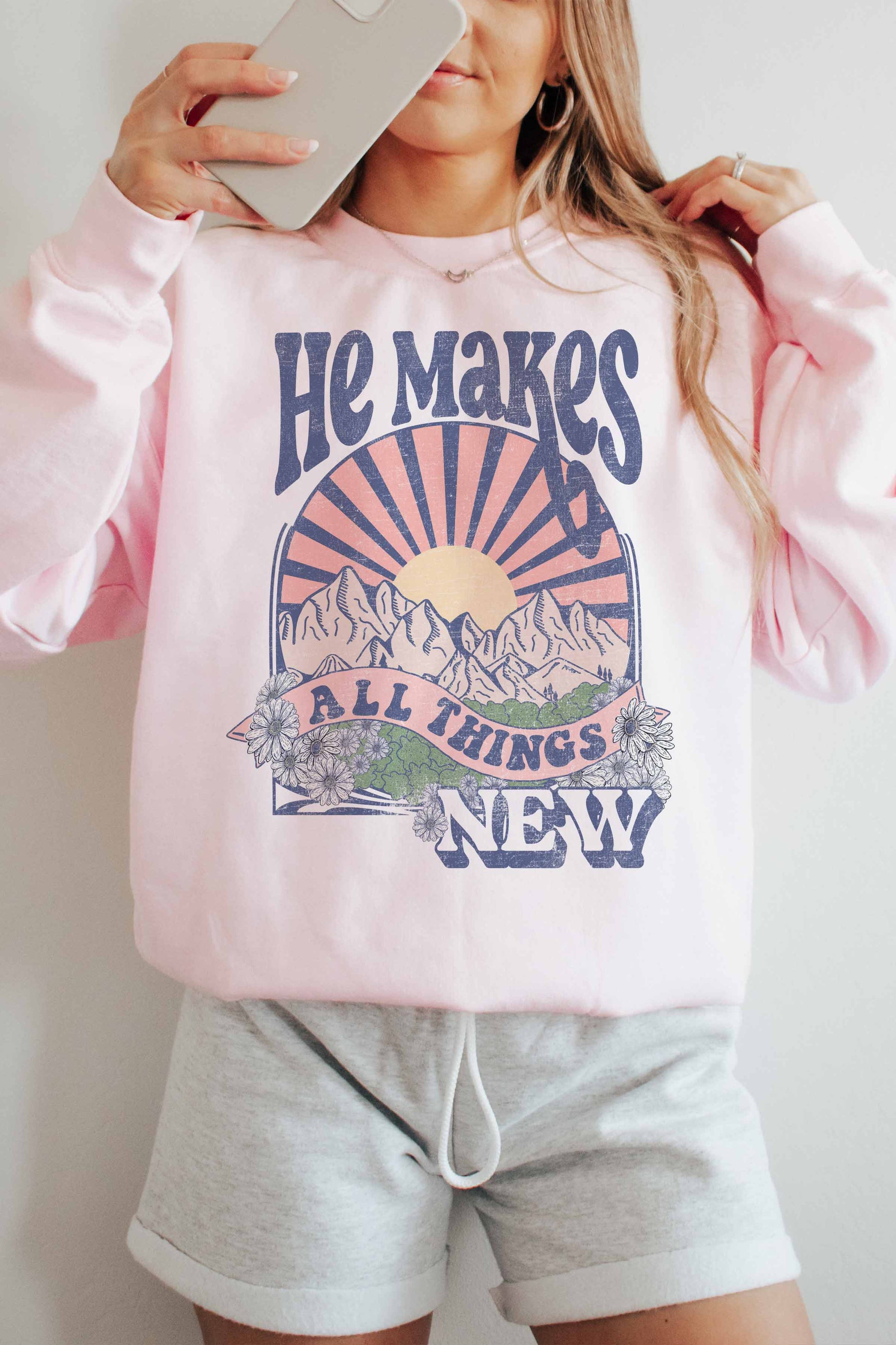 Felpa oversize grafica “He Makes All Things New”