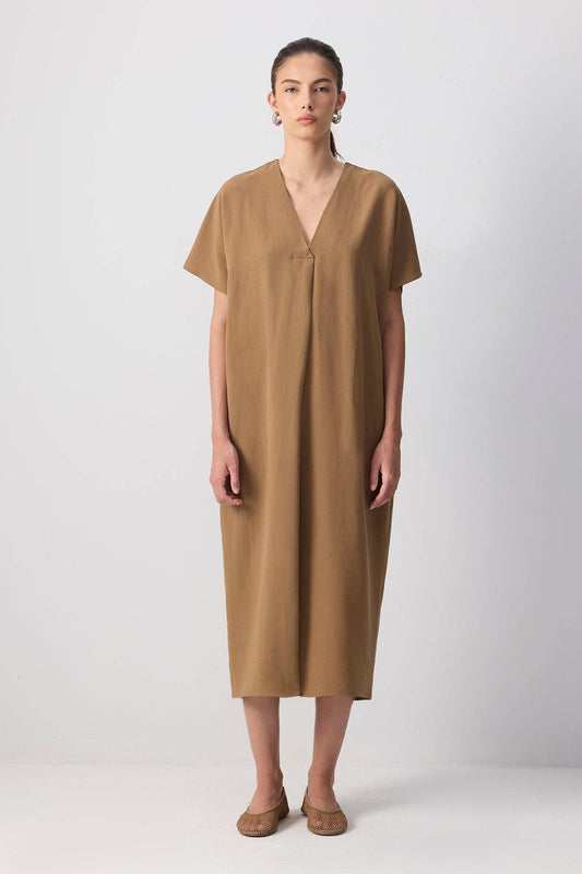Abito midi minimalista in cotone con scollo a V e maniche corte