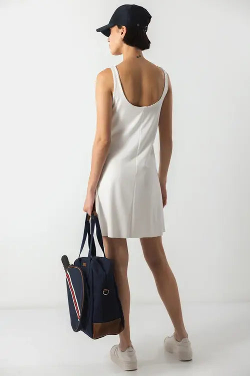 Vestito sportivo minimal con spalline e shorts integrati