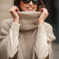 Poncho in maglia con collo alto