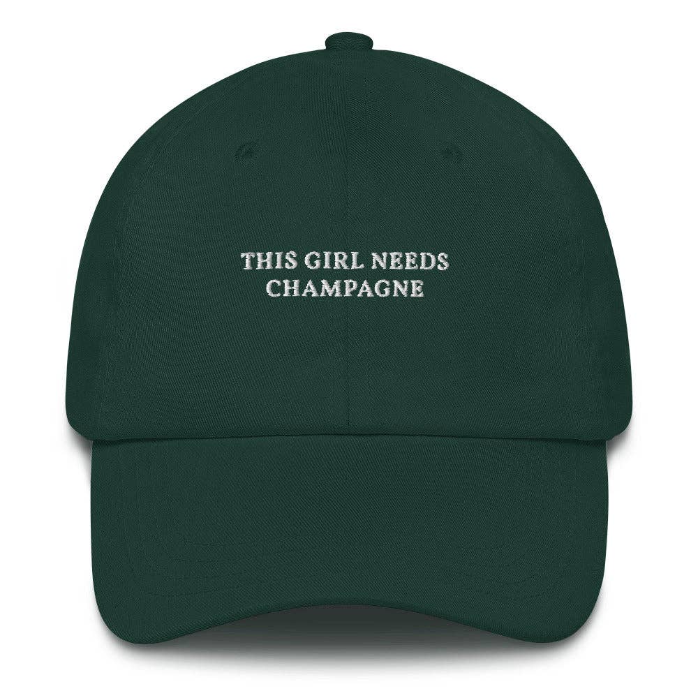 Cappellino dad hat ricamato “This Girl Needs Champagne”