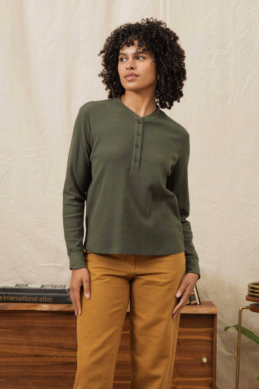 Henley a coste in cotone riciclato da donna verde foresta mélange
